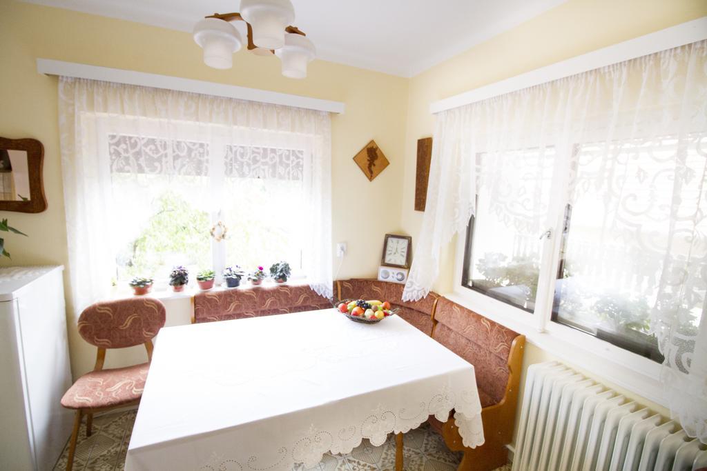 Margo Apartman Fonyód Rum bild